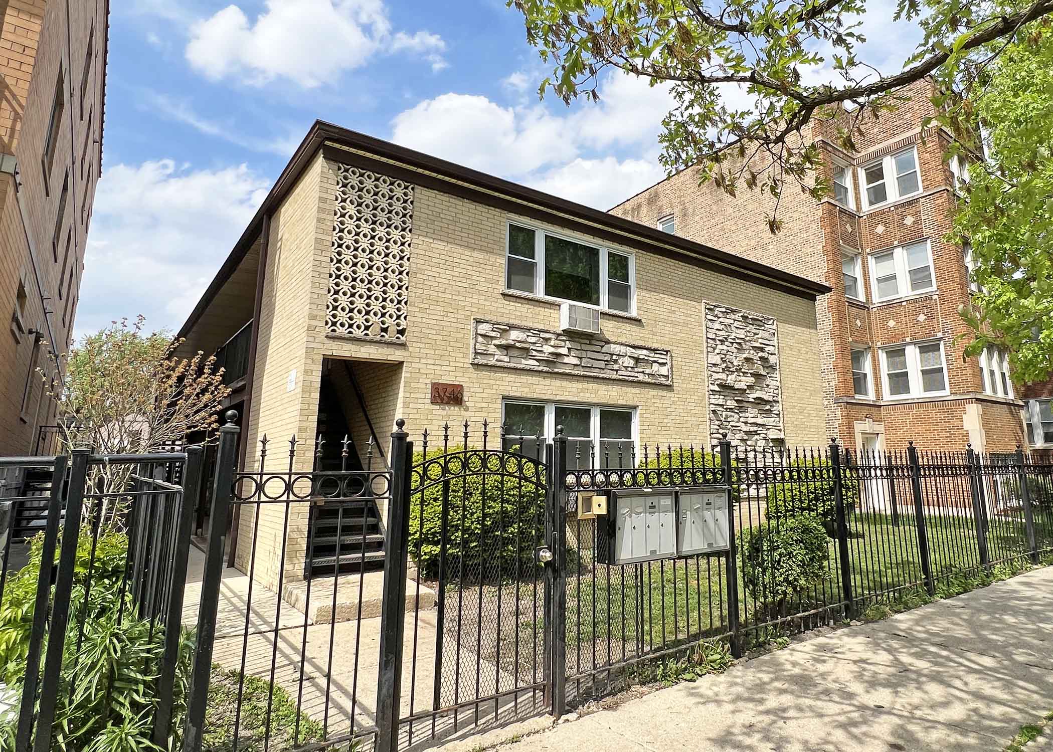 3746 W Leland - exterior